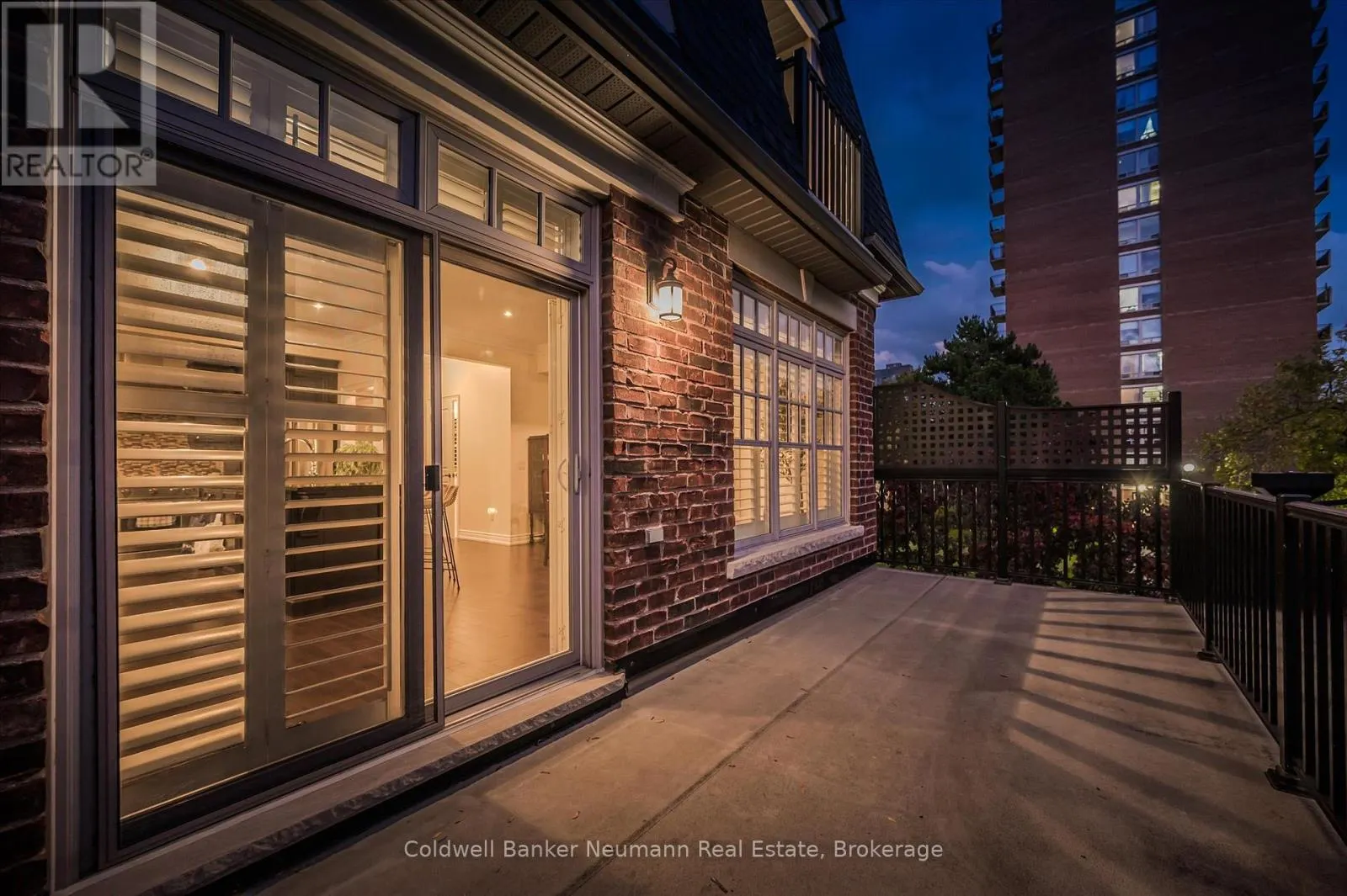 10 - 2061 MARIA STREET, #10