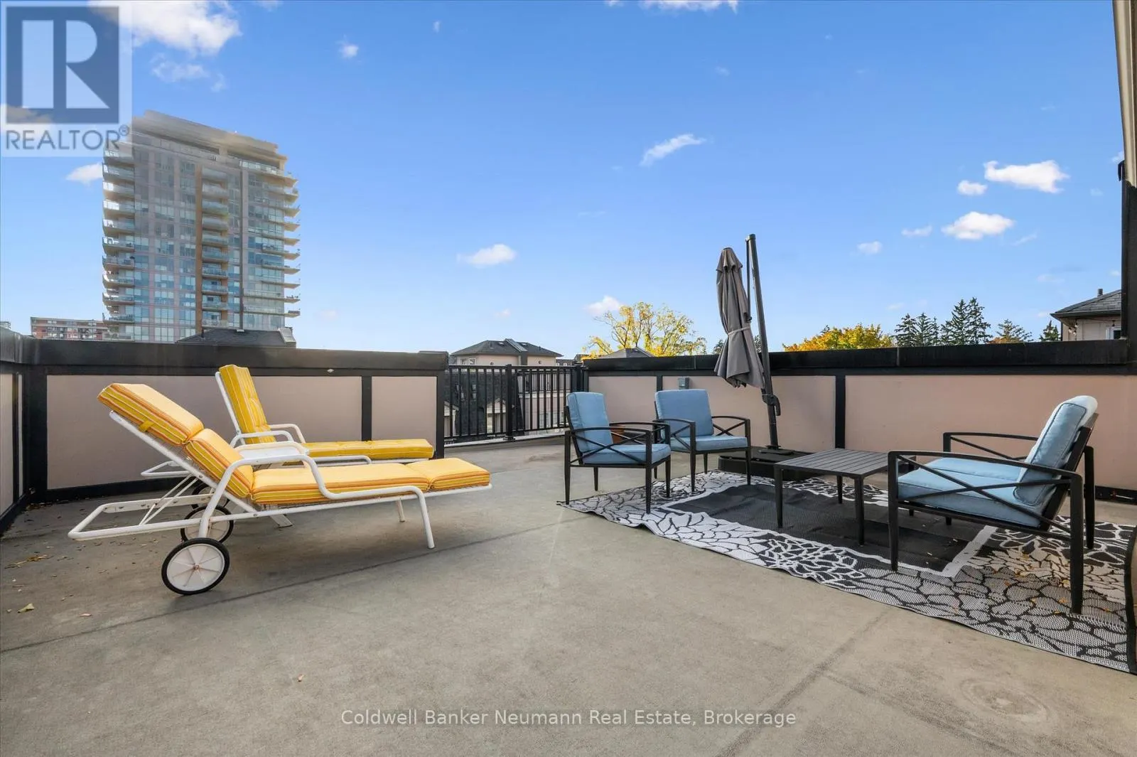 10 - 2061 MARIA STREET, #10