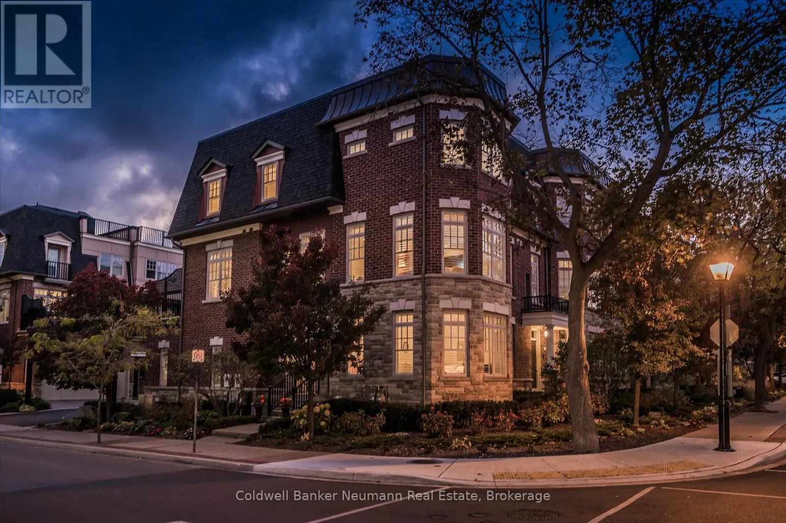 10 - 2061 MARIA STREET, #10