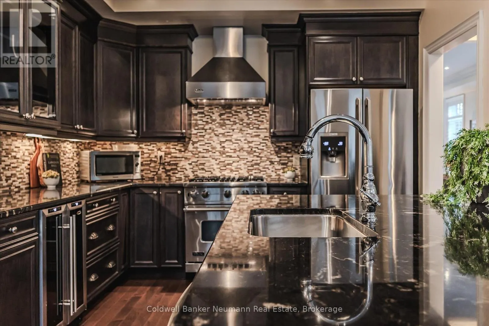 10 - 2061 MARIA STREET, #10