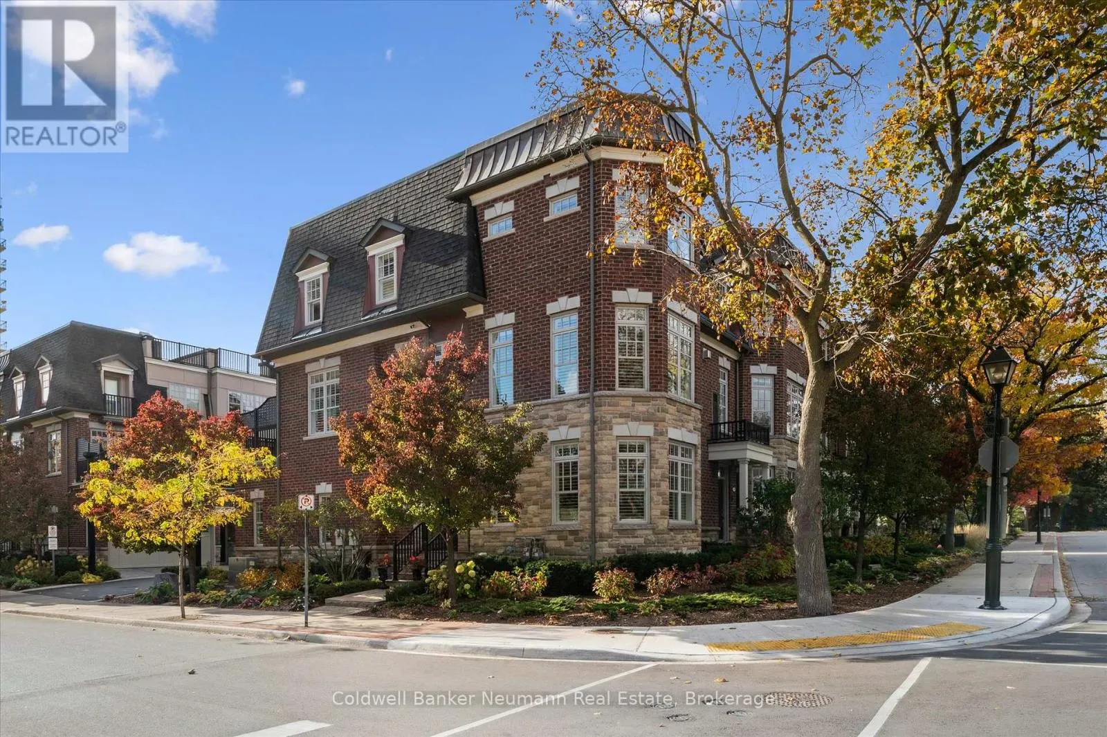 10 - 2061 MARIA STREET, #10