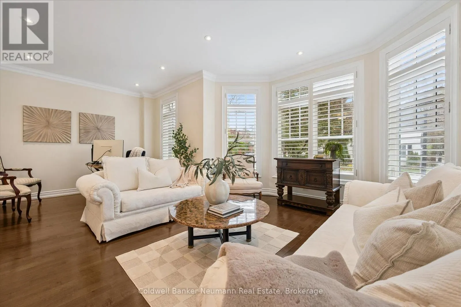 10 - 2061 MARIA STREET, #10