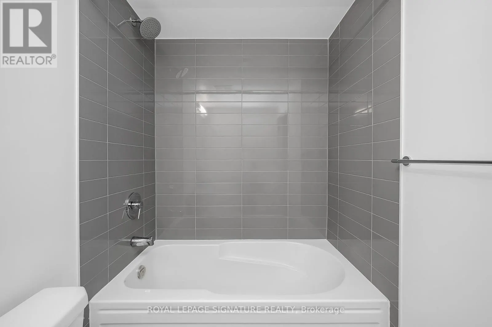 A418 - 3210 DAKOTA COMMON