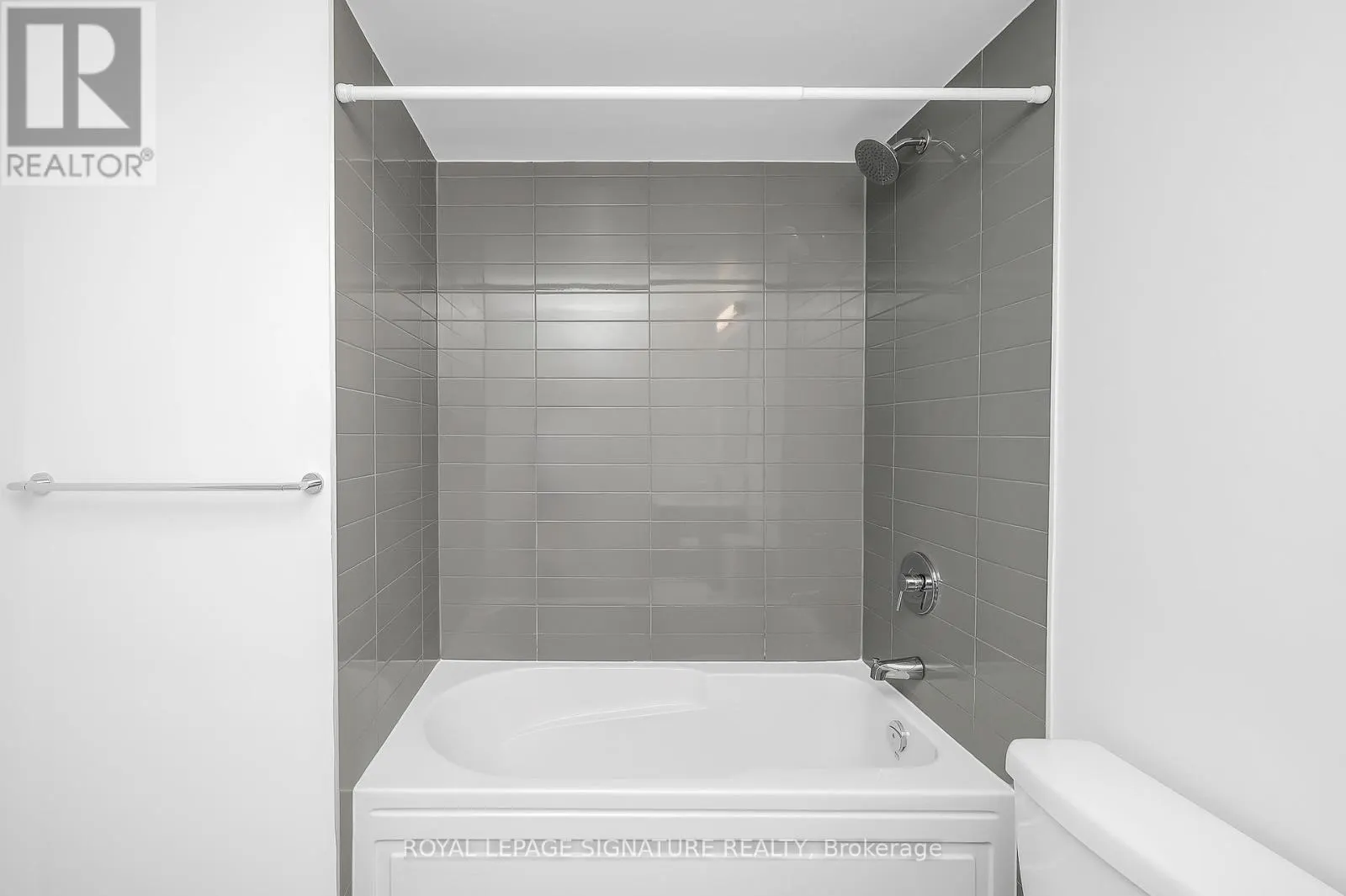 A418 - 3210 DAKOTA COMMON