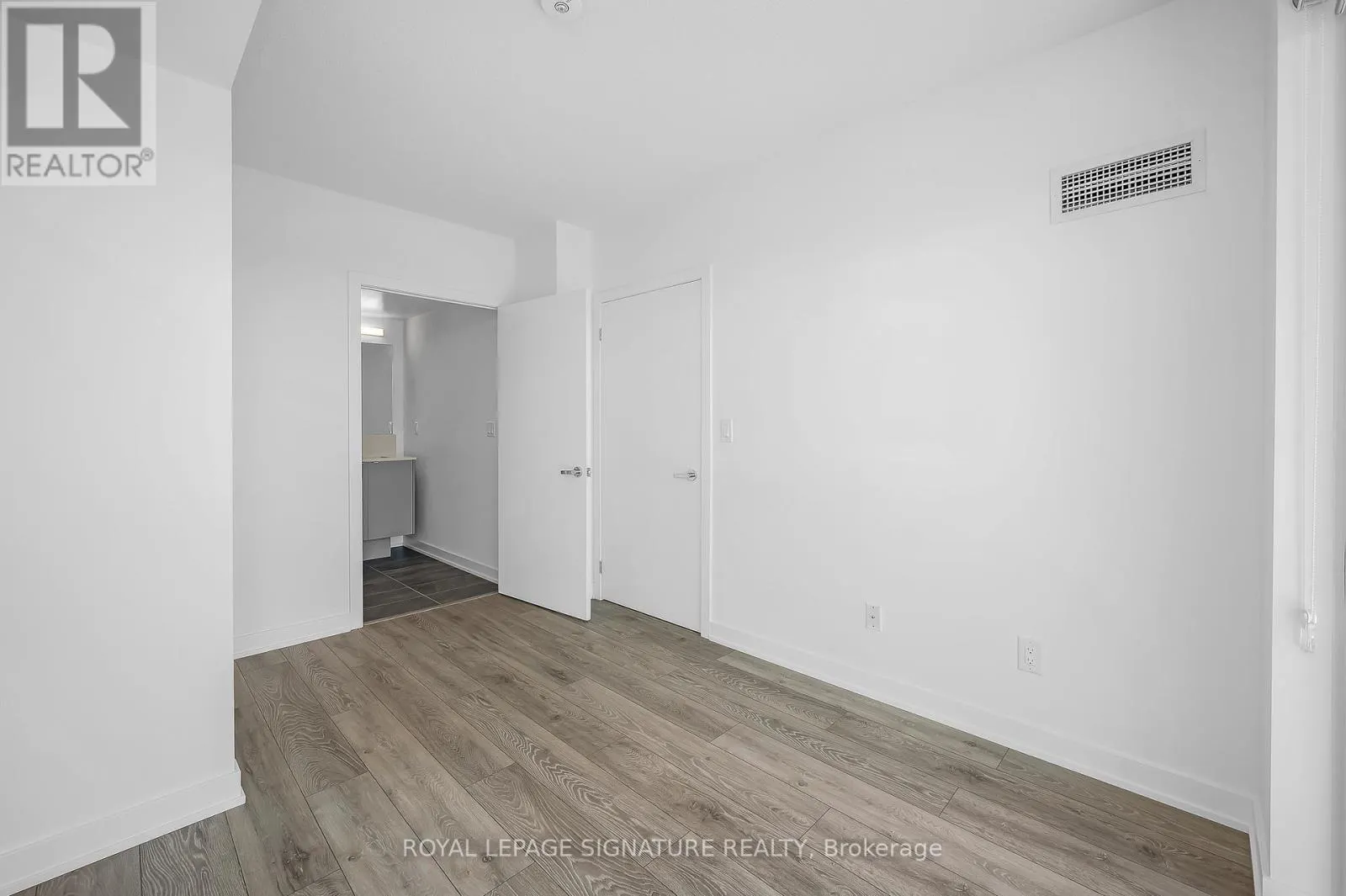 A418 - 3210 DAKOTA COMMON