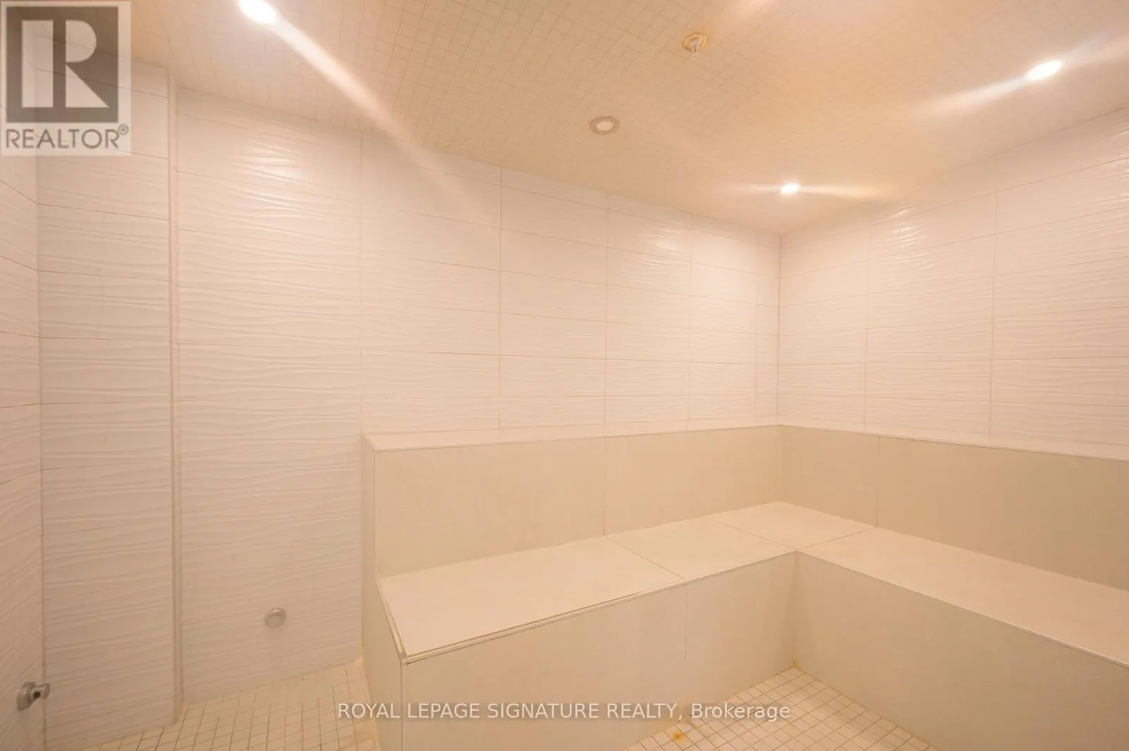 A418 - 3210 DAKOTA COMMON