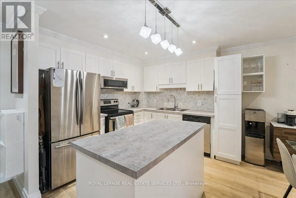 212 - 1275 CORNERBROOK PLACE