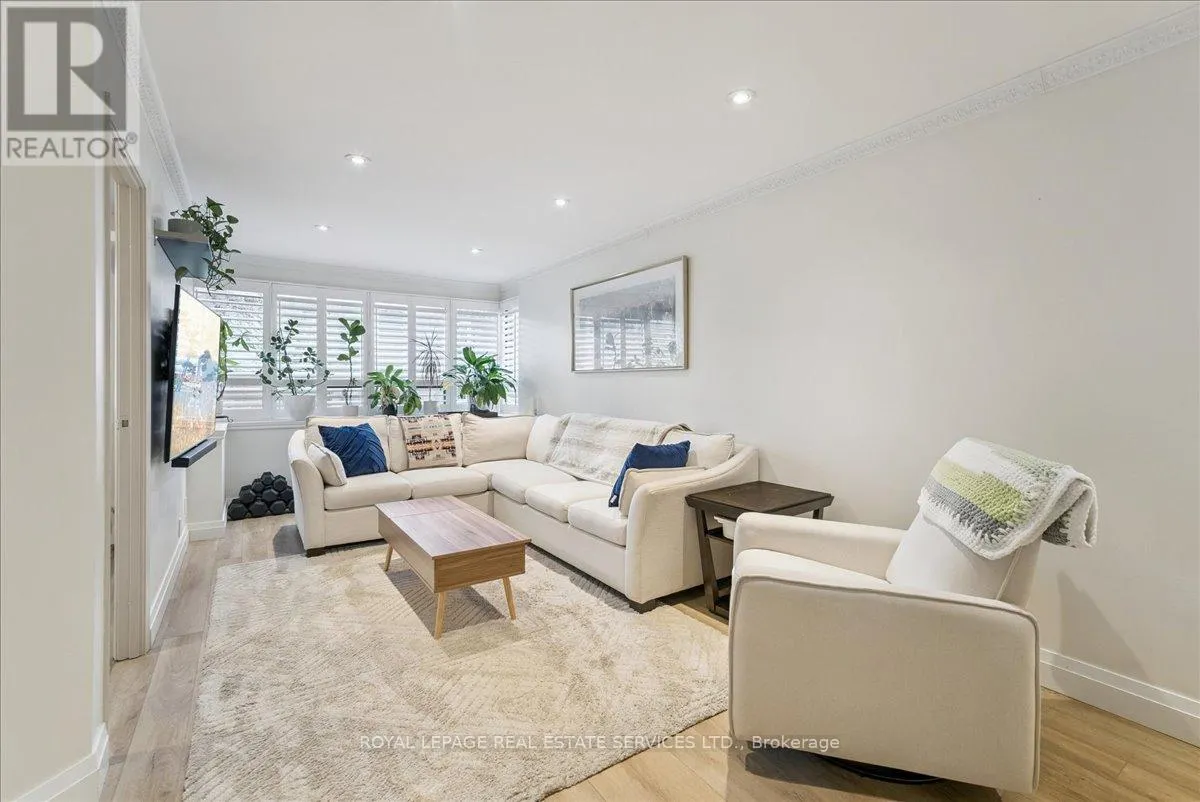 212 - 1275 CORNERBROOK PLACE