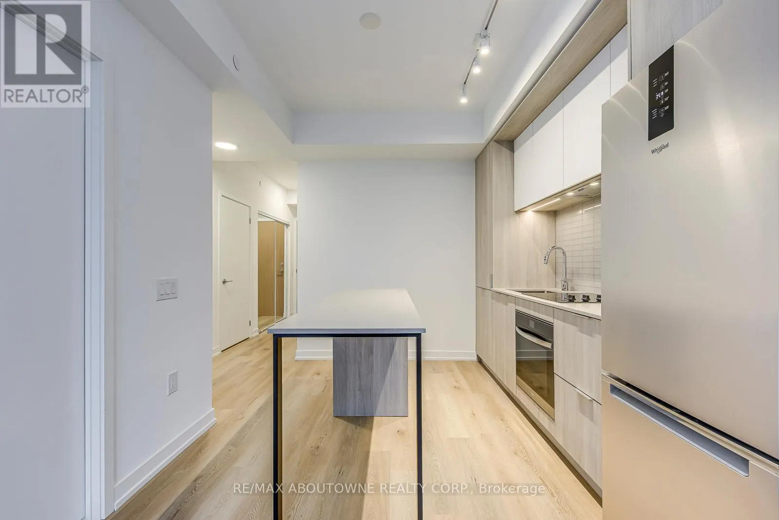 1106 - 395 SQUARE ONE DRIVE