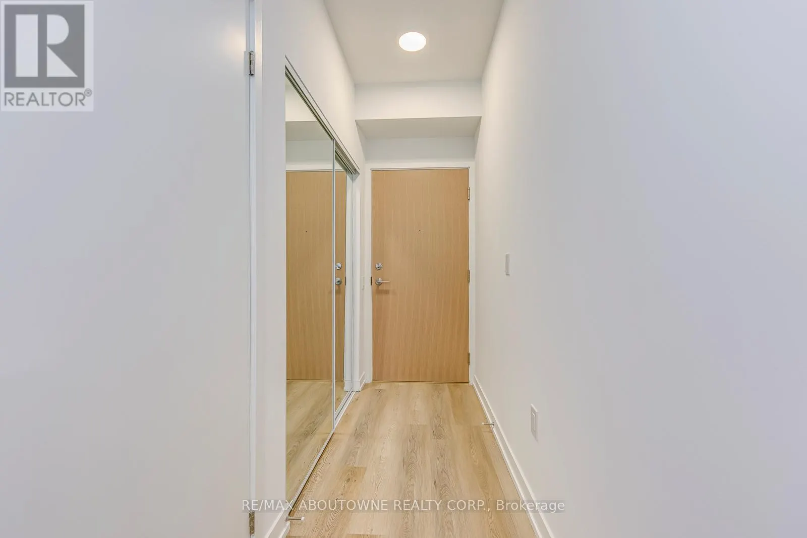 1106 - 395 SQUARE ONE DRIVE