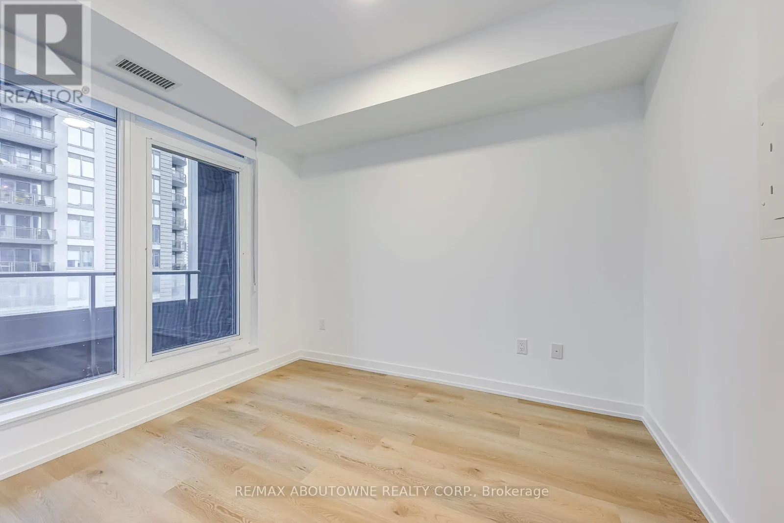 1106 - 395 SQUARE ONE DRIVE