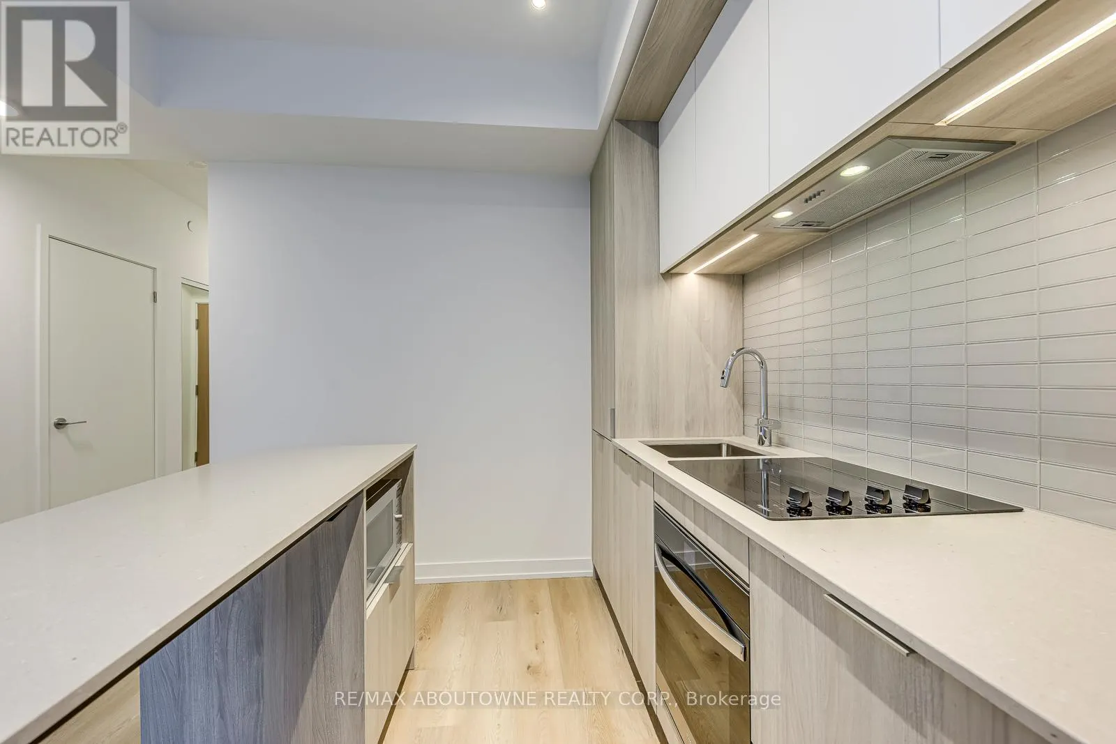 1106 - 395 SQUARE ONE DRIVE