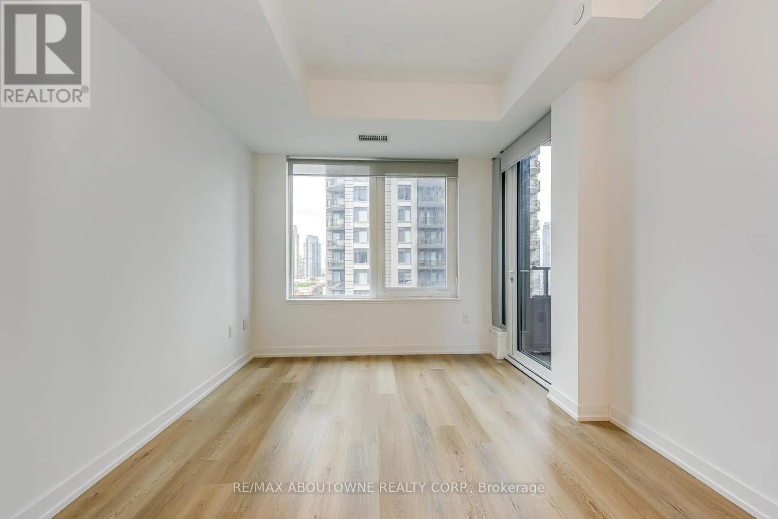 1106 - 395 SQUARE ONE DRIVE