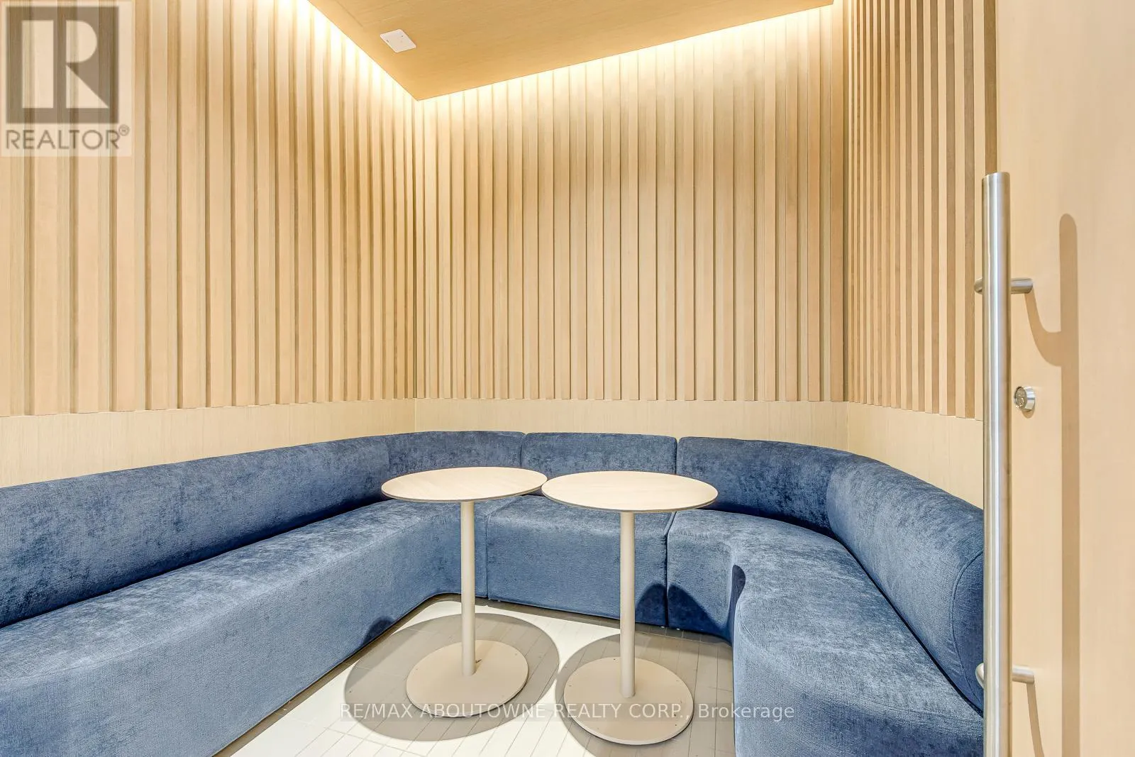 1106 - 395 SQUARE ONE DRIVE