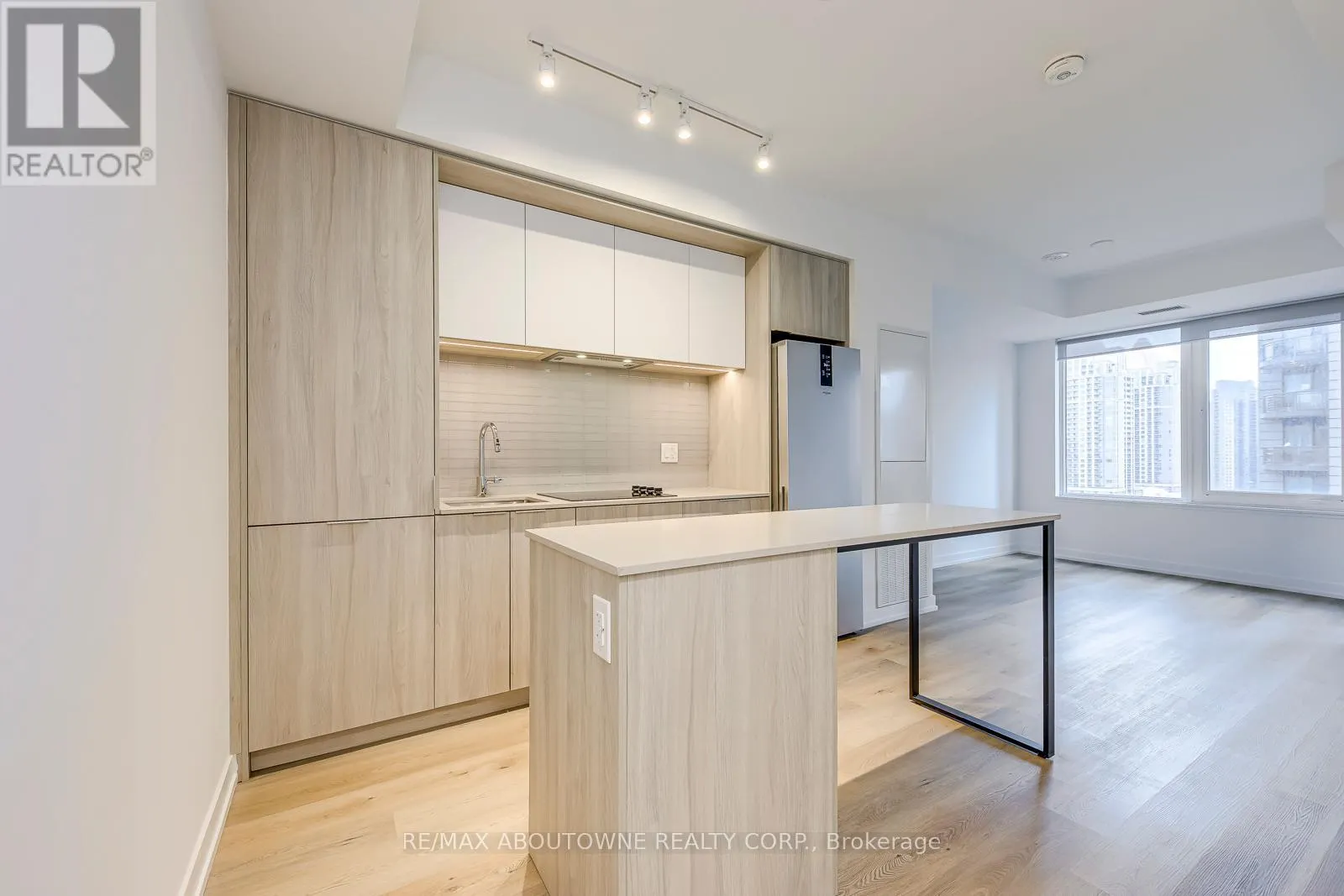 1106 - 395 SQUARE ONE DRIVE