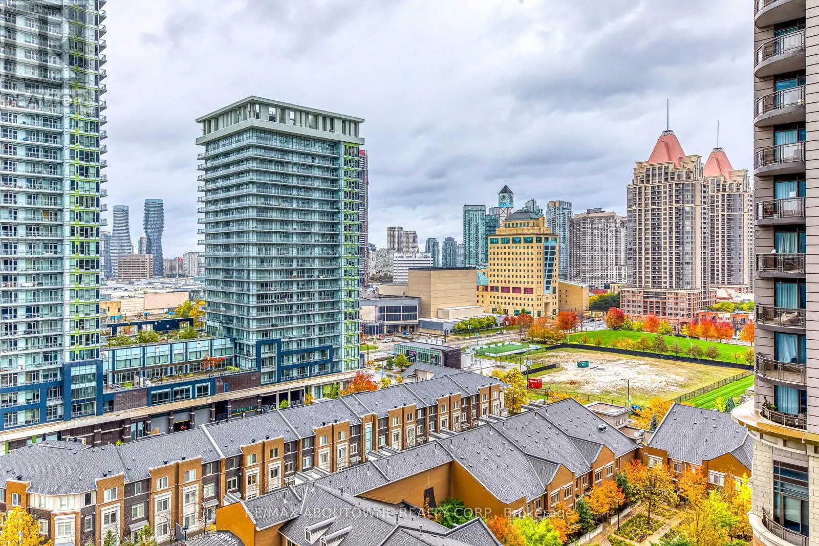 1106 - 395 SQUARE ONE DRIVE