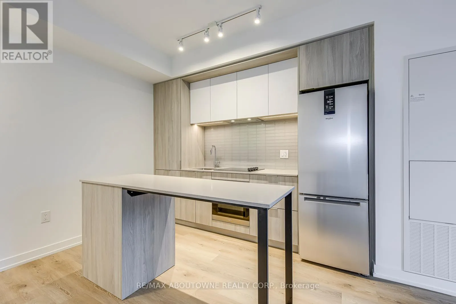 1106 - 395 SQUARE ONE DRIVE