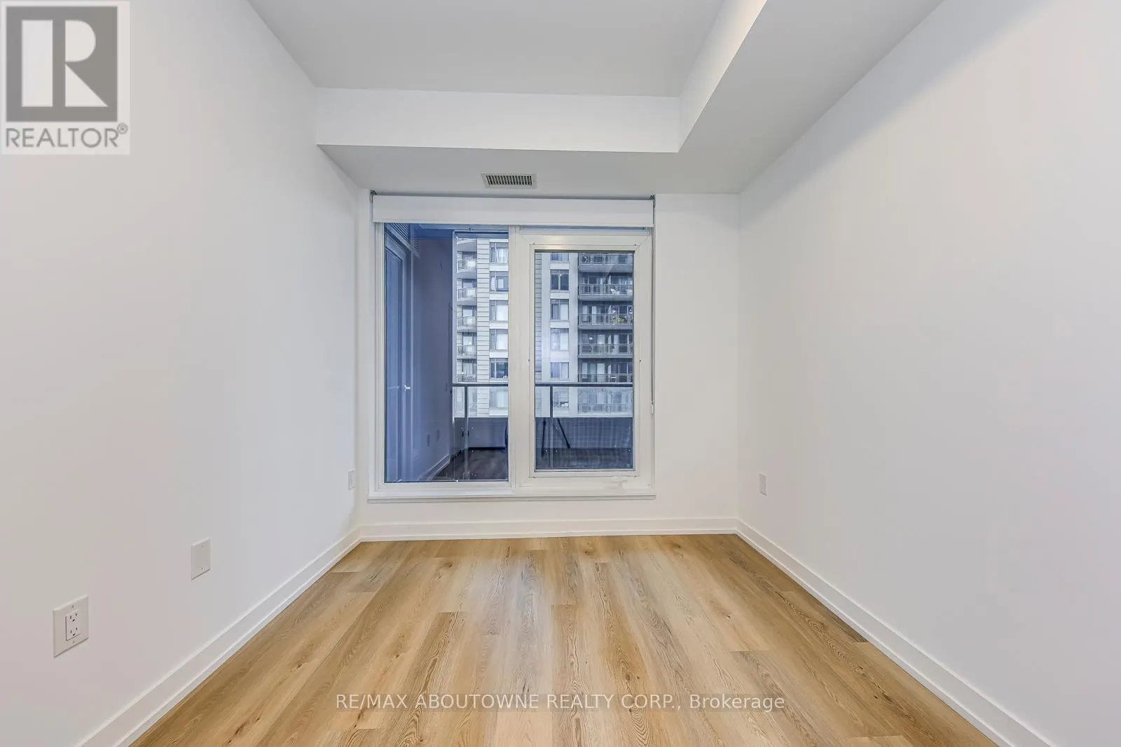 1106 - 395 SQUARE ONE DRIVE