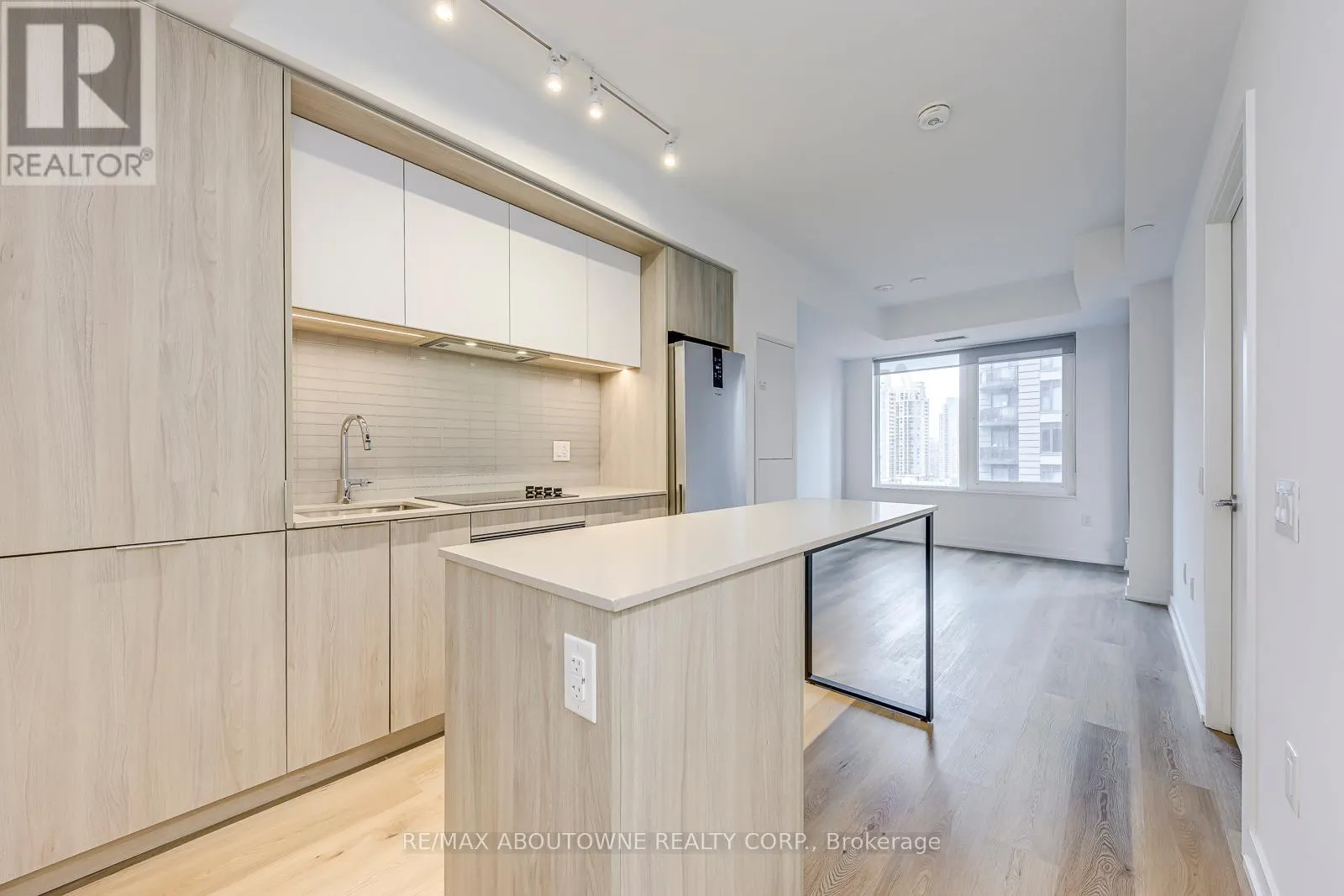 1106 - 395 SQUARE ONE DRIVE