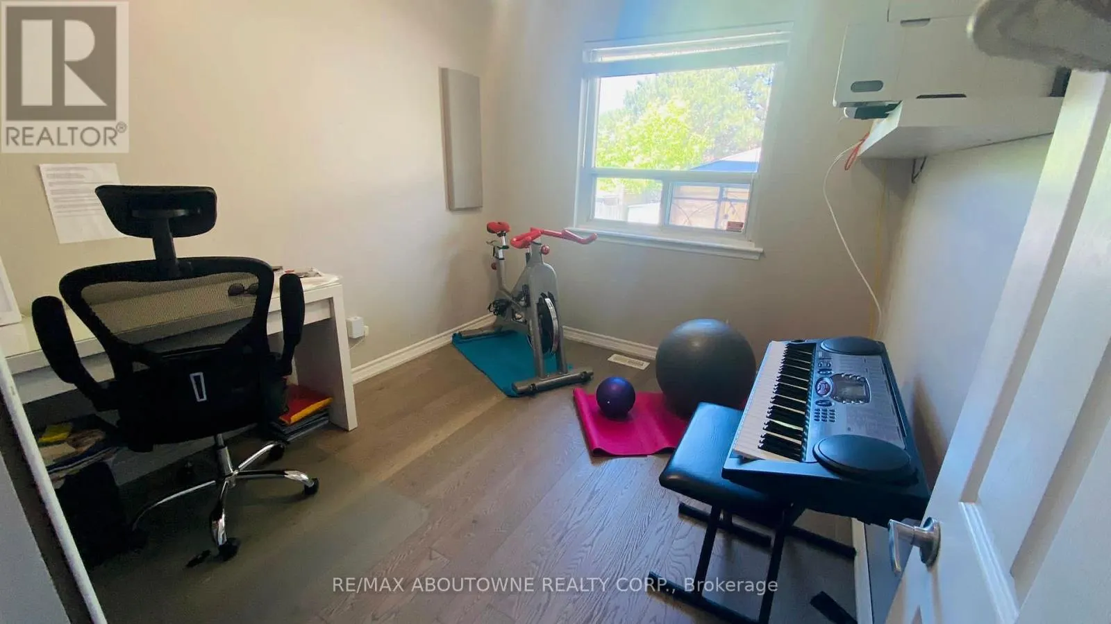 MAIN - 1601 SANDGATE CRESCENT