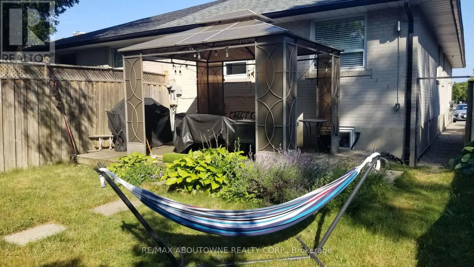 MAIN - 1601 SANDGATE CRESCENT