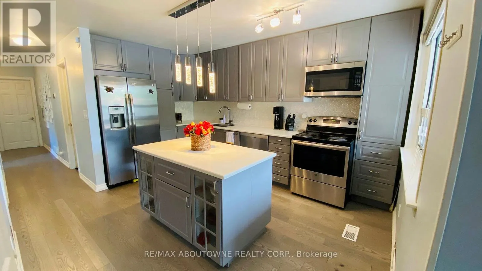 MAIN - 1601 SANDGATE CRESCENT