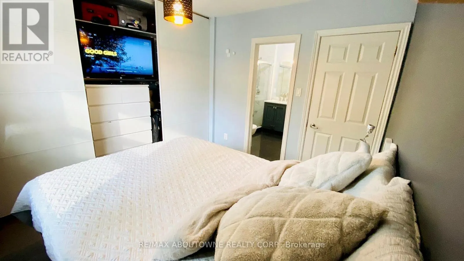 MAIN - 1601 SANDGATE CRESCENT