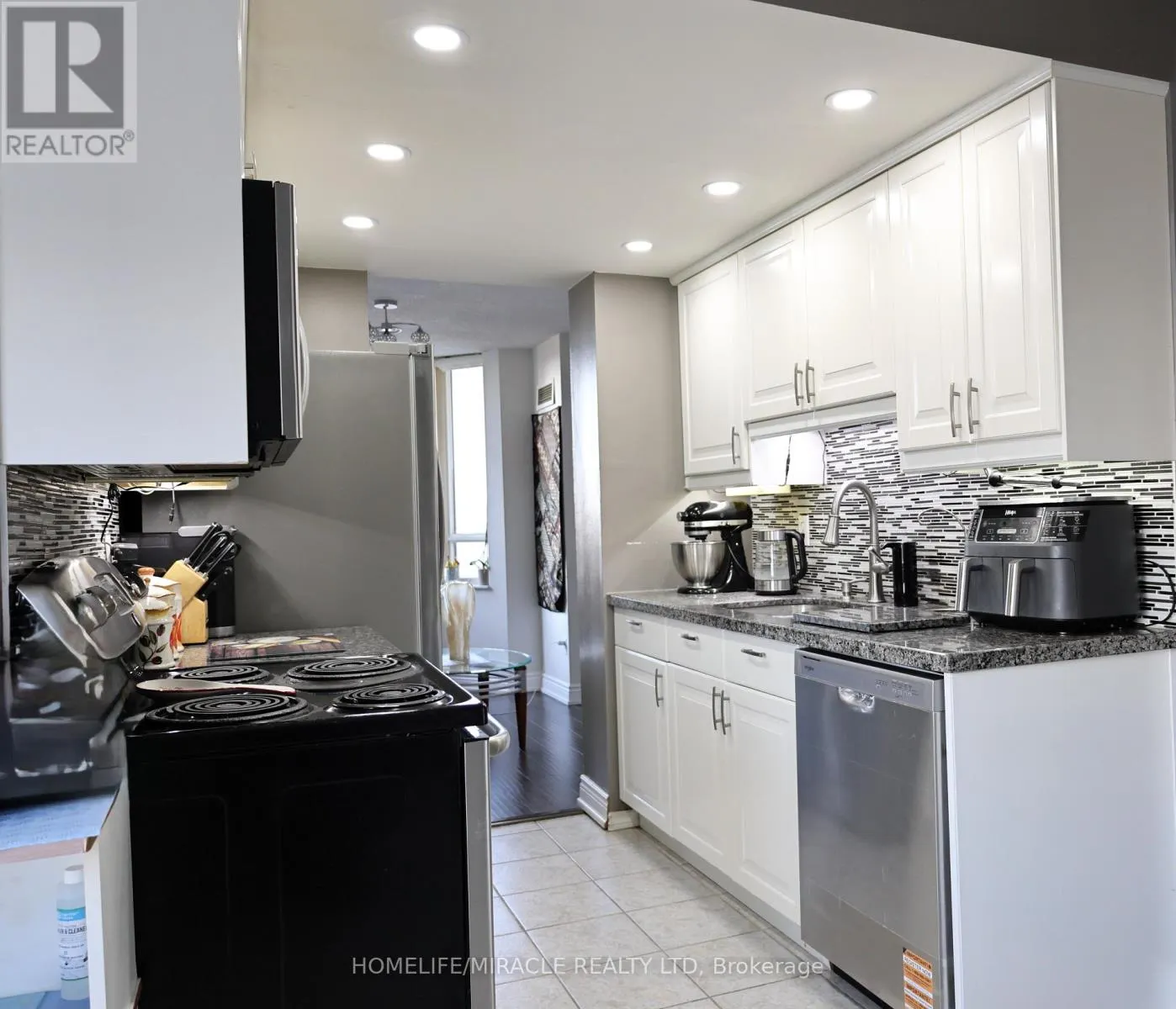 1404 - 5 LISA STREET