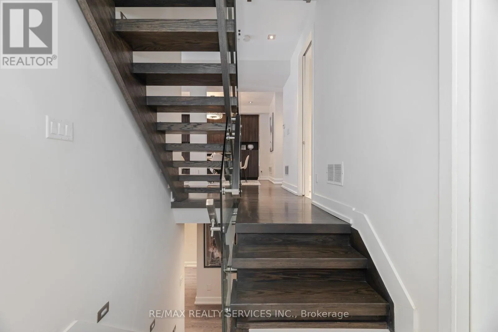 685 MONTBECK CRESCENT