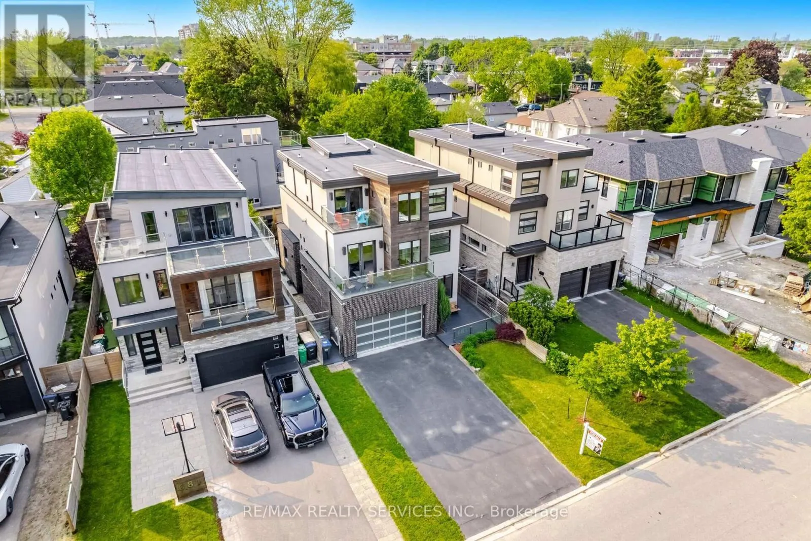 685 MONTBECK CRESCENT