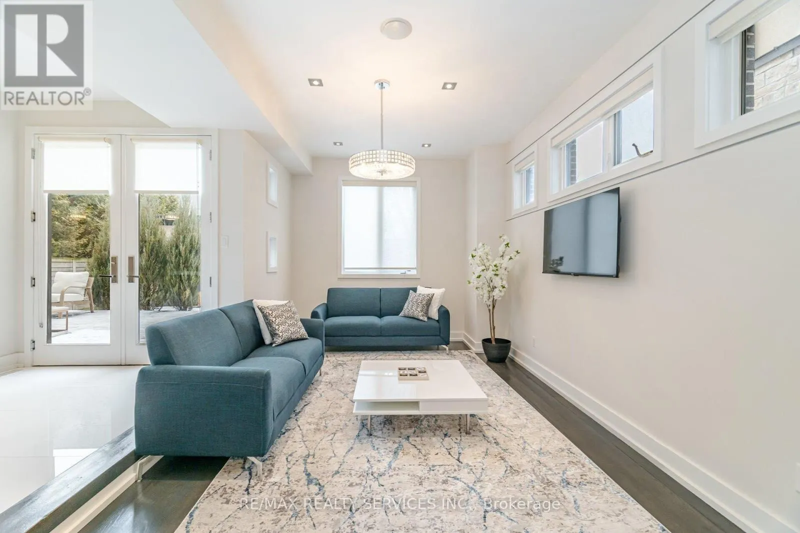 685 MONTBECK CRESCENT