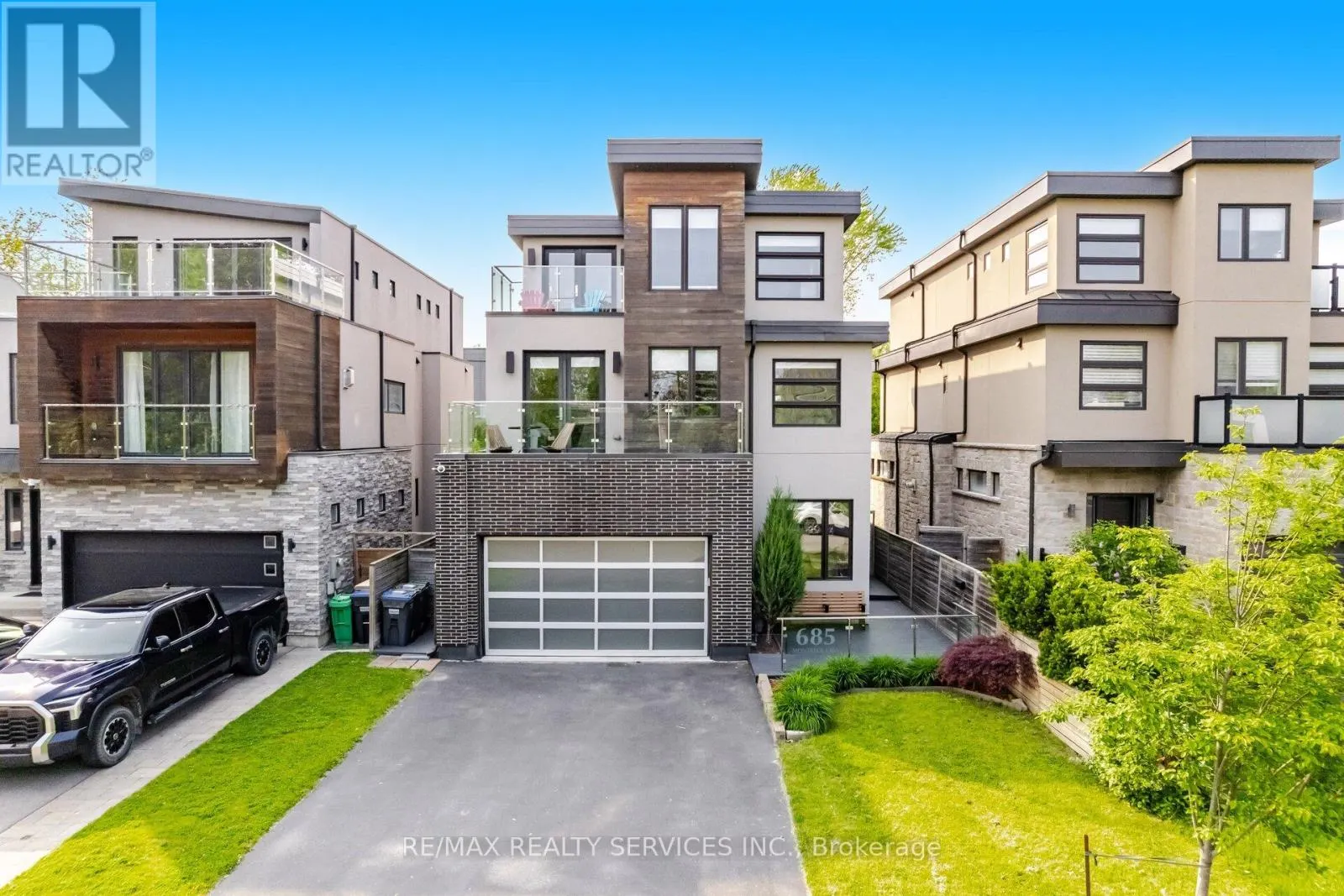 685 MONTBECK CRESCENT