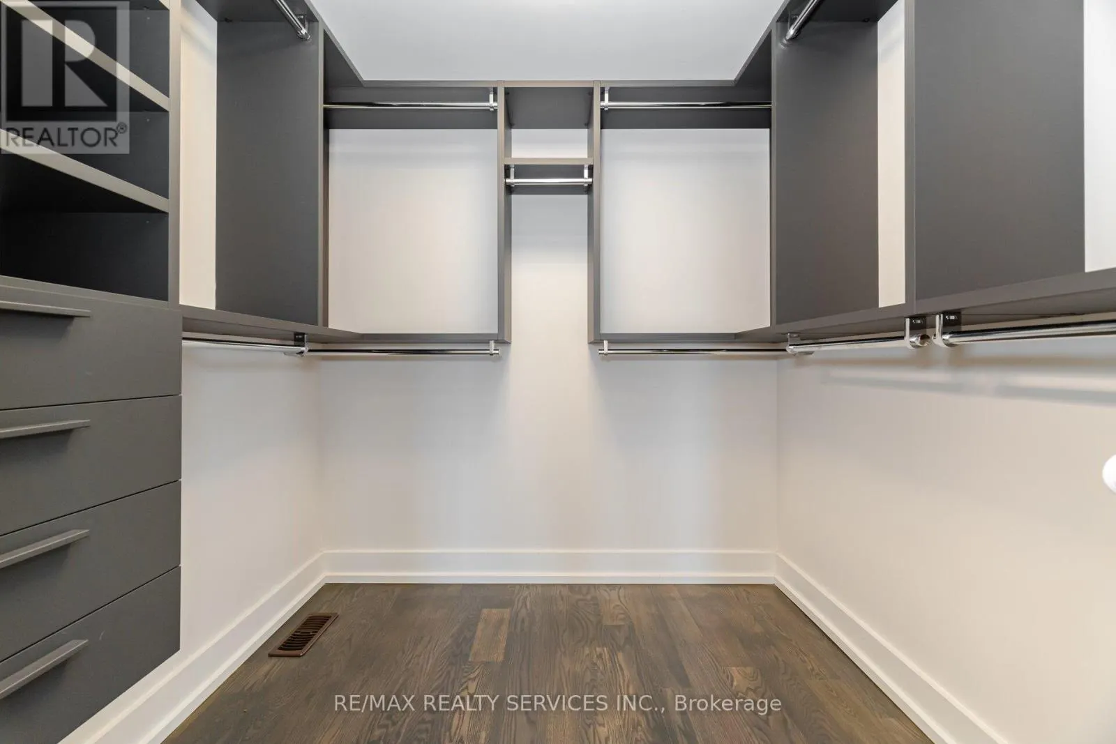 685 MONTBECK CRESCENT