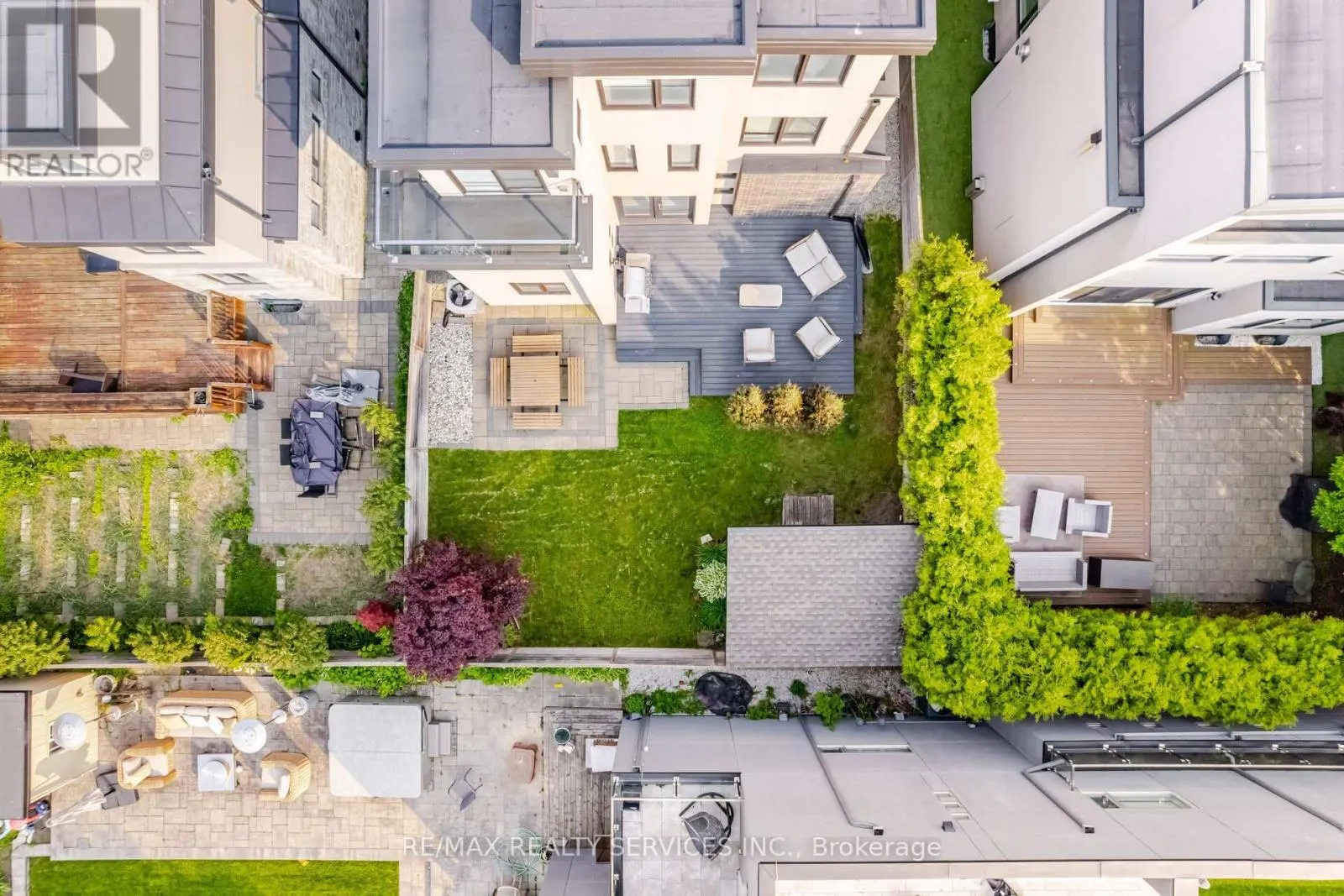 685 MONTBECK CRESCENT