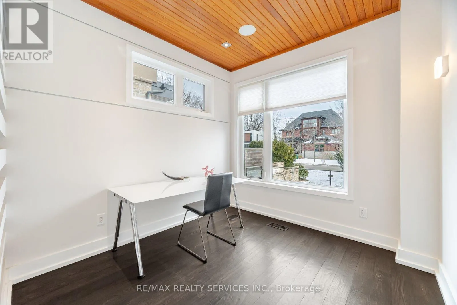 685 MONTBECK CRESCENT