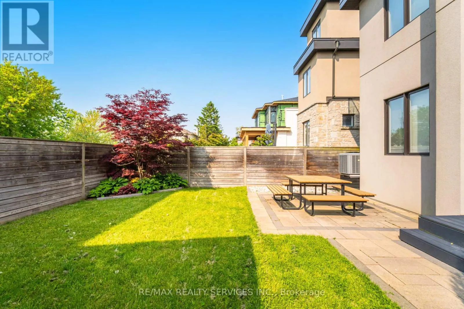 685 MONTBECK CRESCENT