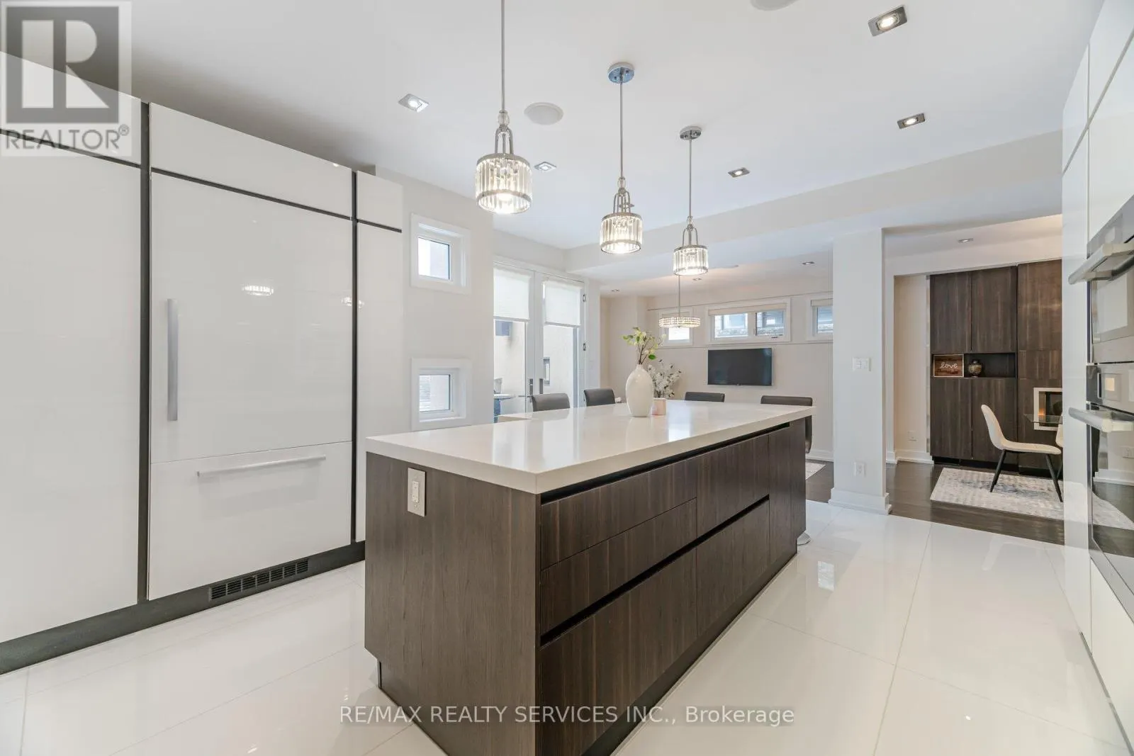 685 MONTBECK CRESCENT