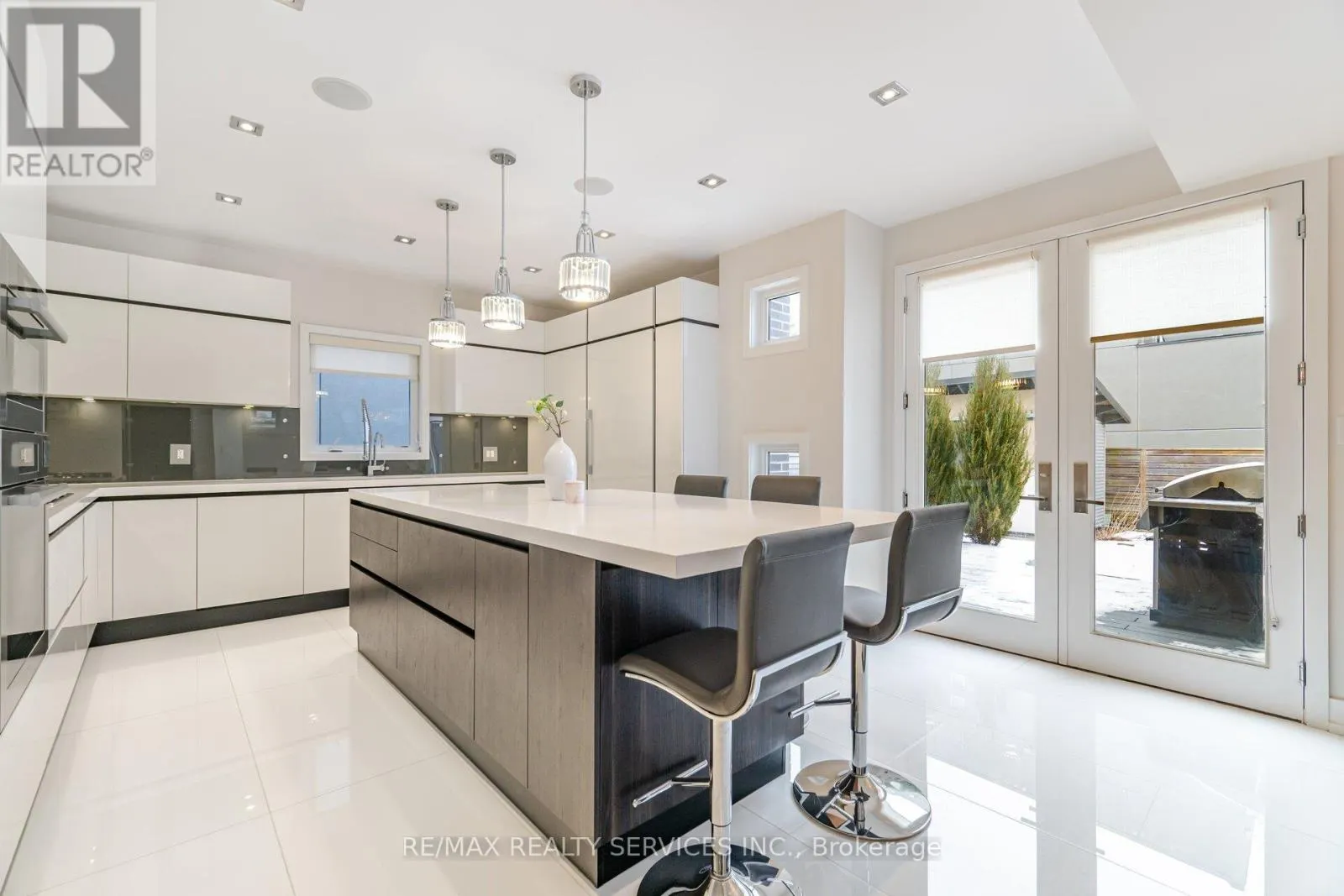 685 MONTBECK CRESCENT