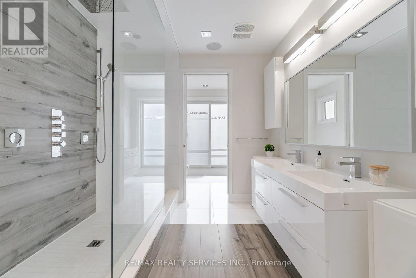 685 MONTBECK CRESCENT