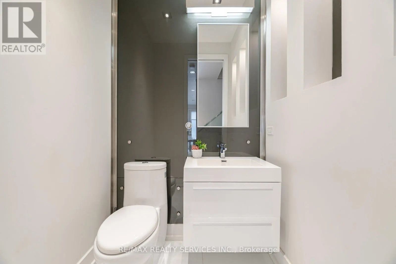 685 MONTBECK CRESCENT