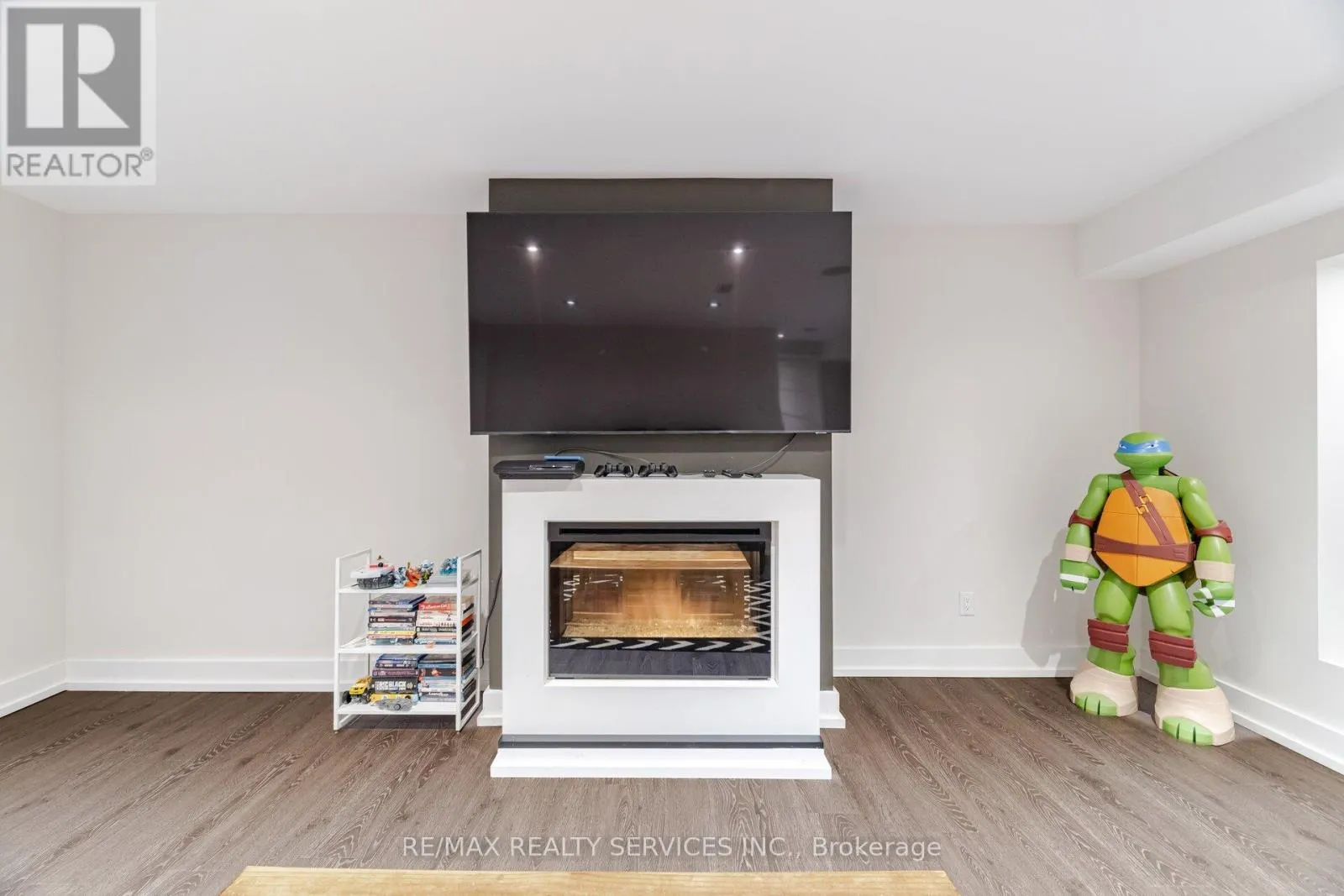 685 MONTBECK CRESCENT