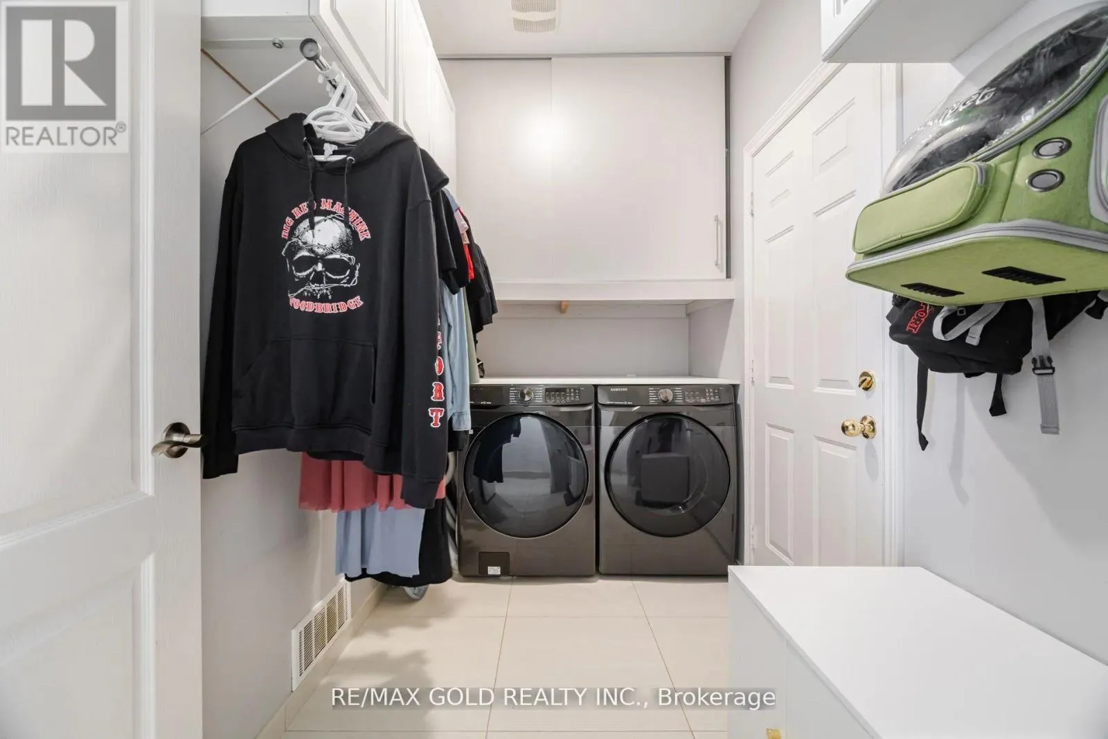 10 CLOVERLAWN STREET