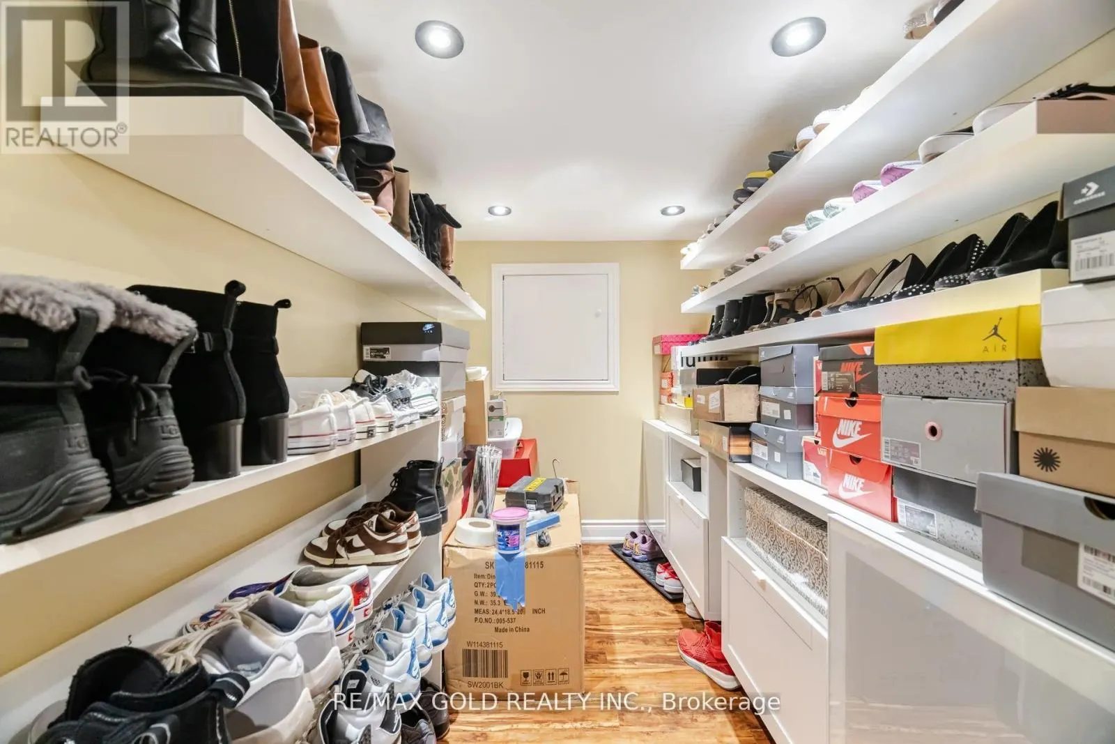 10 CLOVERLAWN STREET