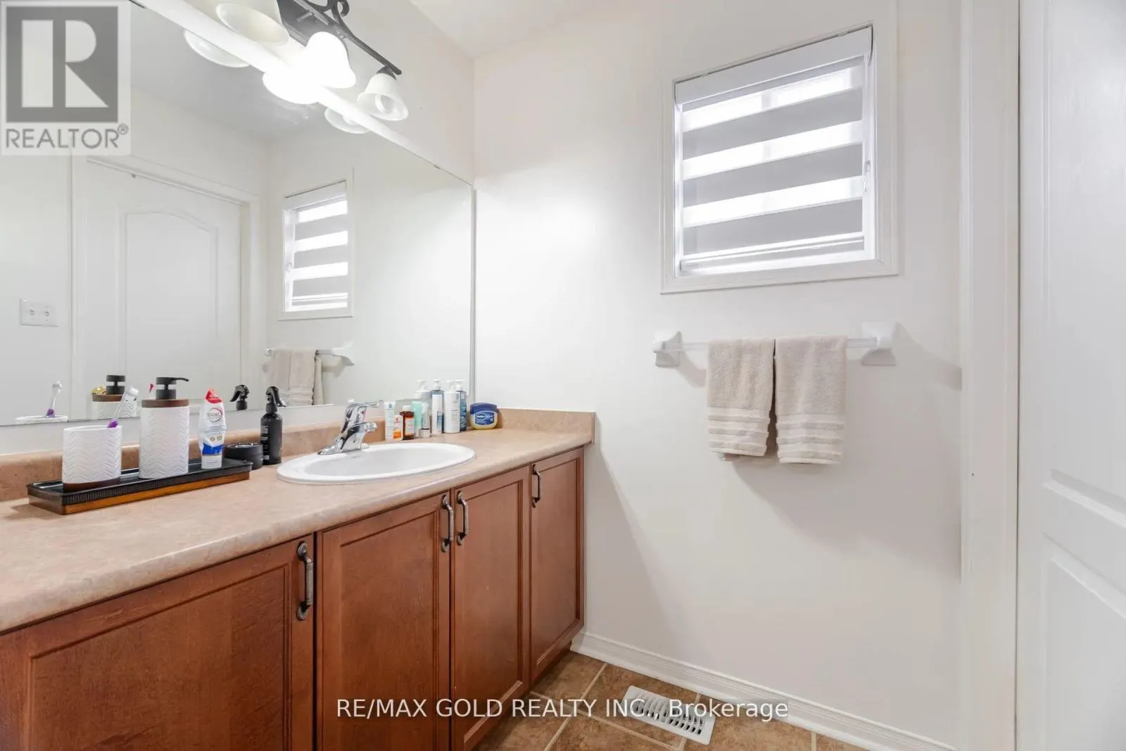 10 CLOVERLAWN STREET