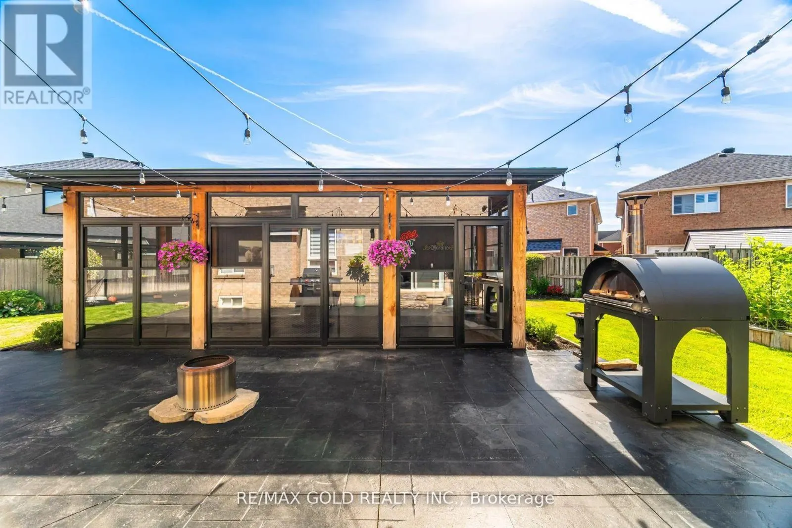 10 CLOVERLAWN STREET