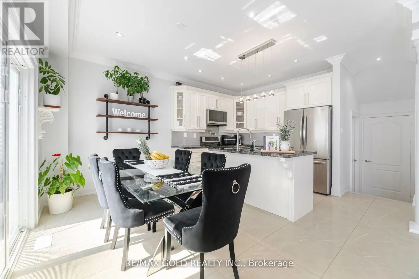 10 CLOVERLAWN STREET