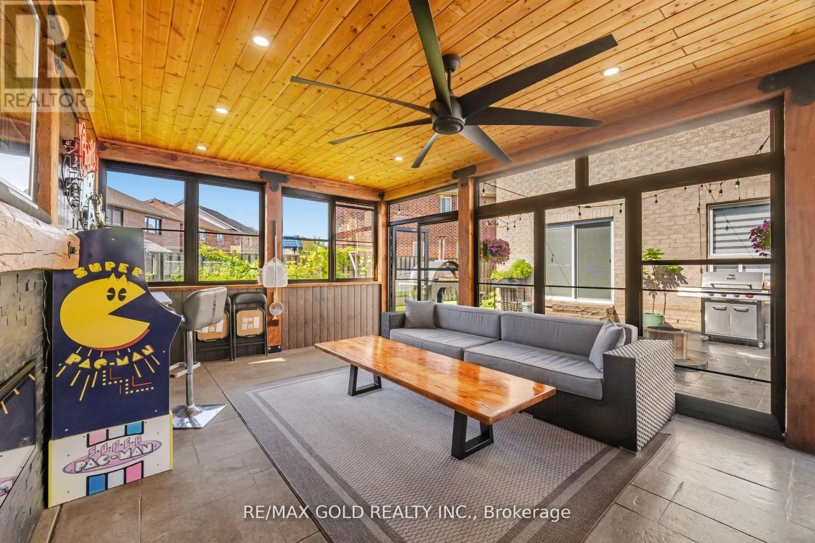 10 CLOVERLAWN STREET