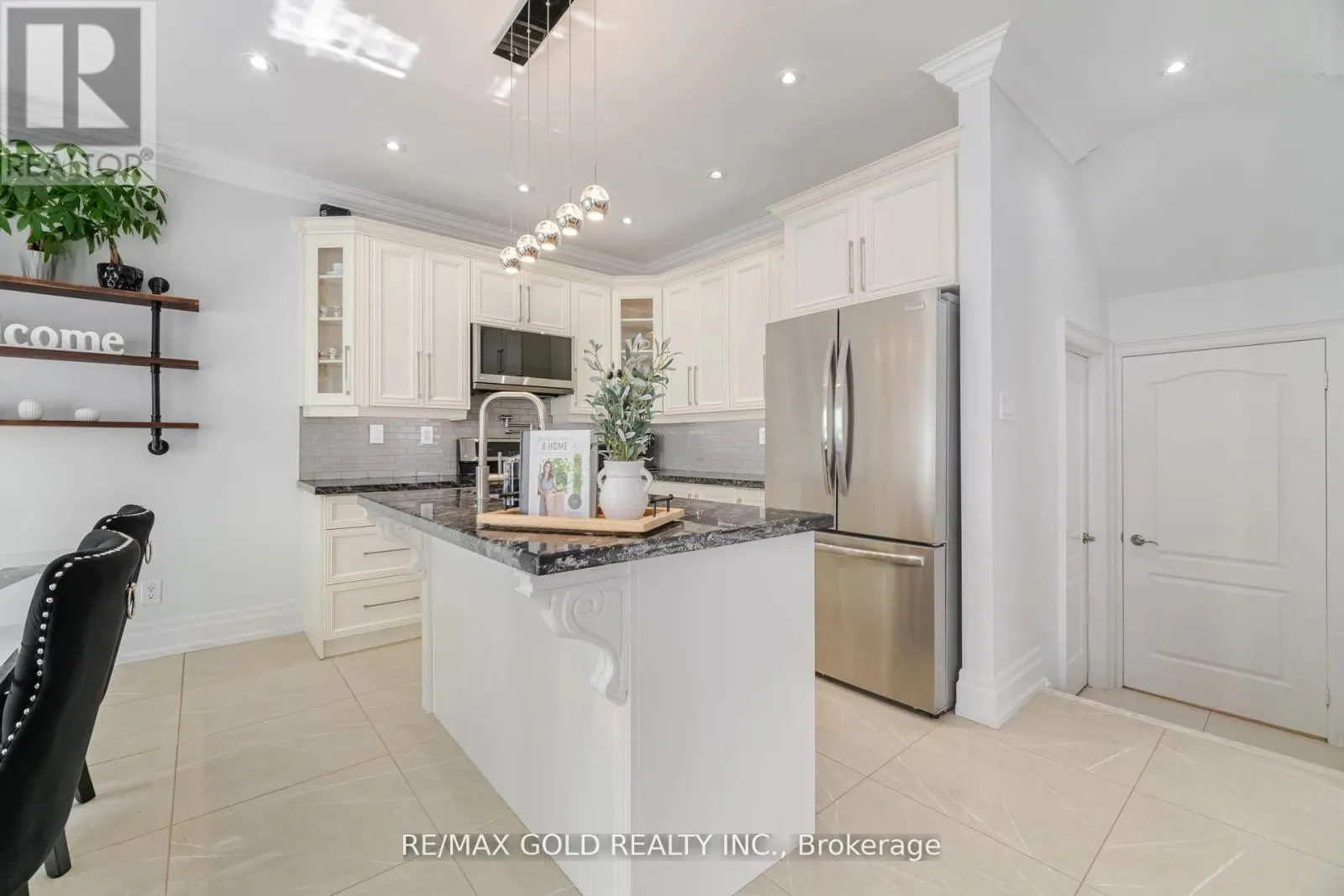 10 CLOVERLAWN STREET