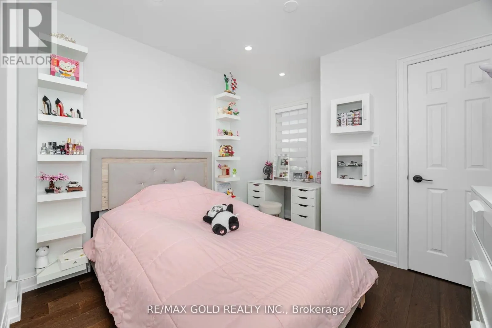 10 CLOVERLAWN STREET