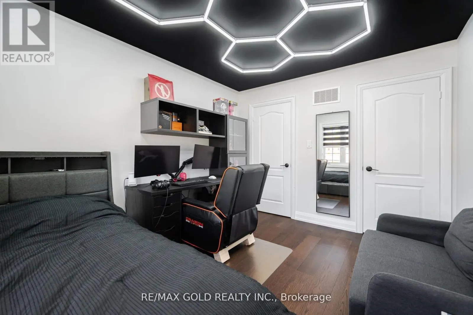 10 CLOVERLAWN STREET